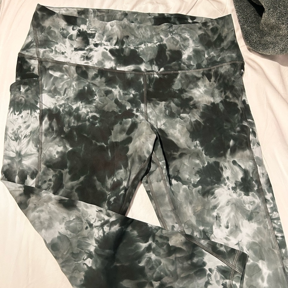 Lululemon align tie dye green 25" leggings